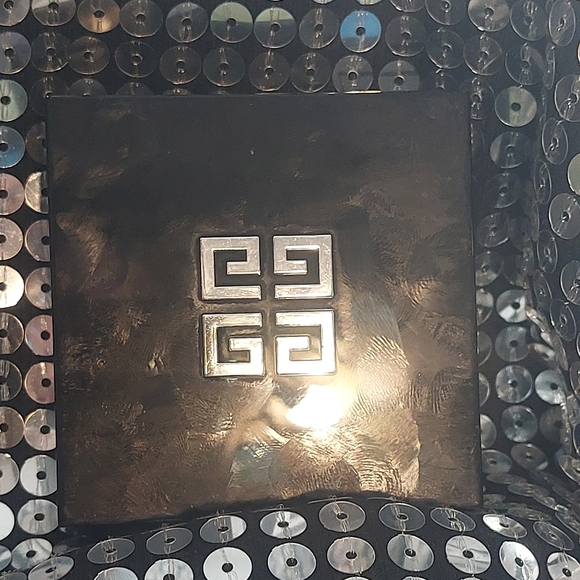 GIVENCHY Teint Couture SHIMMER Powder COLOR: 02 Shimmery Gold FACE HIGHLIGHTER. - Picture 2 of 11